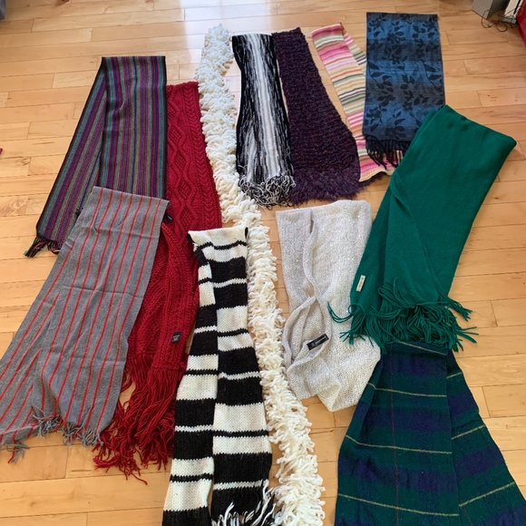 Bundle Of 12 Winter Scarves - Picture 6 of 13